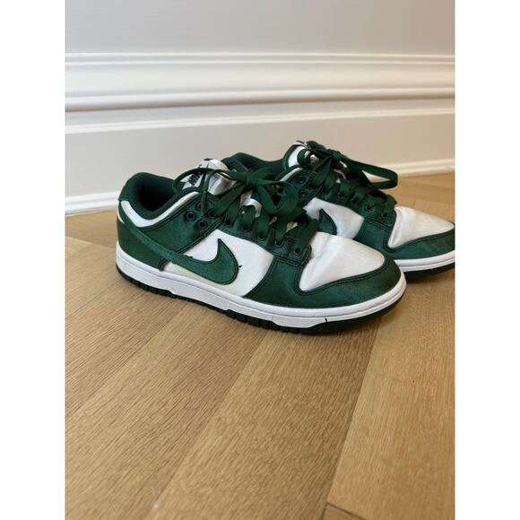NIKE- Dunk Low Varsity Satin Green and White - US 7 - Picture 2 of 14